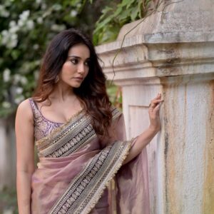 Women's Luxurious Mauve & Purple Art Silk Saree with Intricate Golden Zari & Broad Embroidered Border β Complete with Brocade Blouse for Festive & Wedding Wear